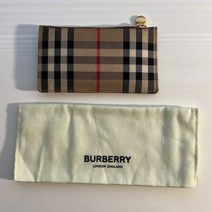 Burberry card holder with zipper